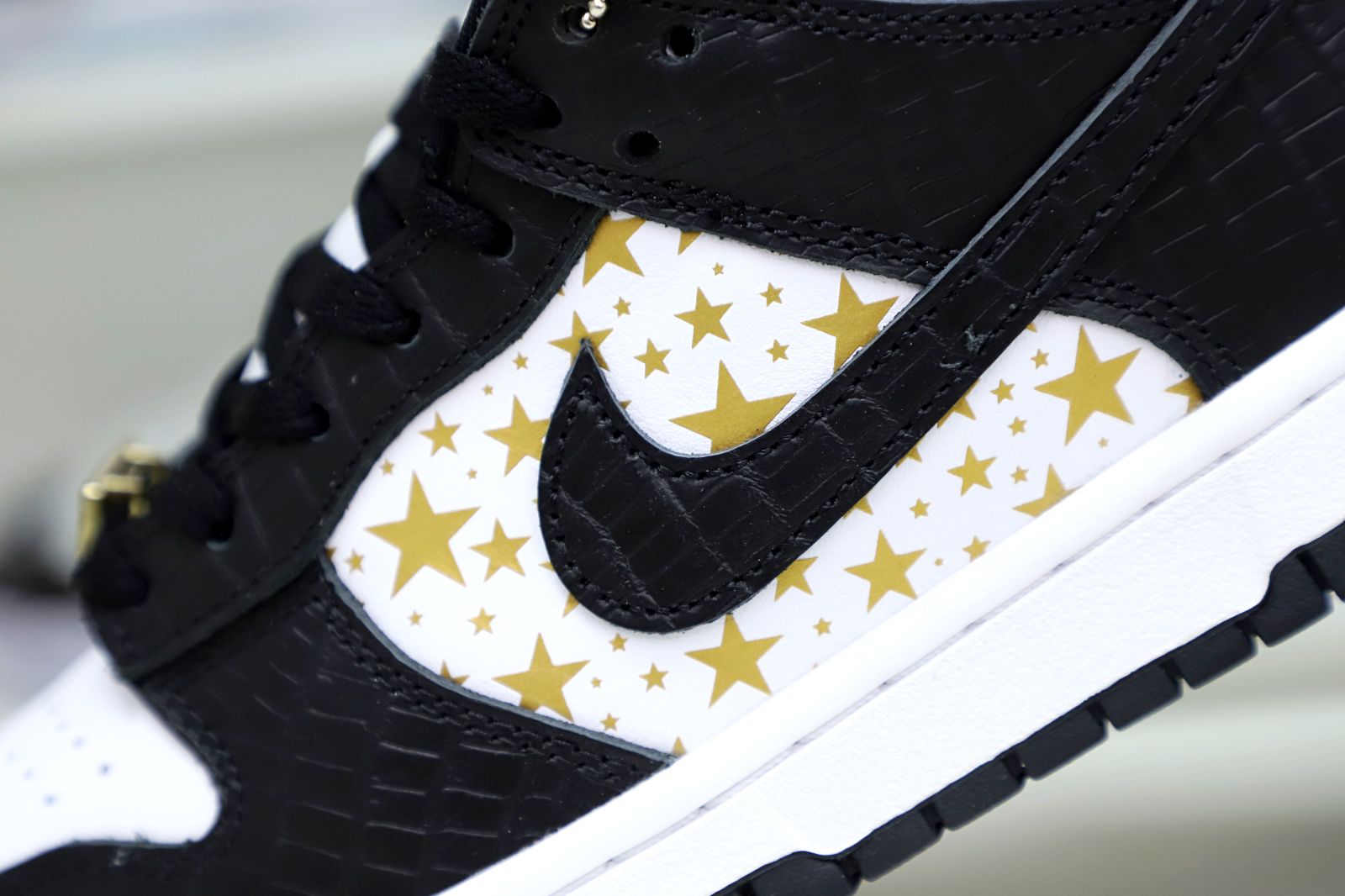 Supreme x Nike SB Dunk Low "Black Stars