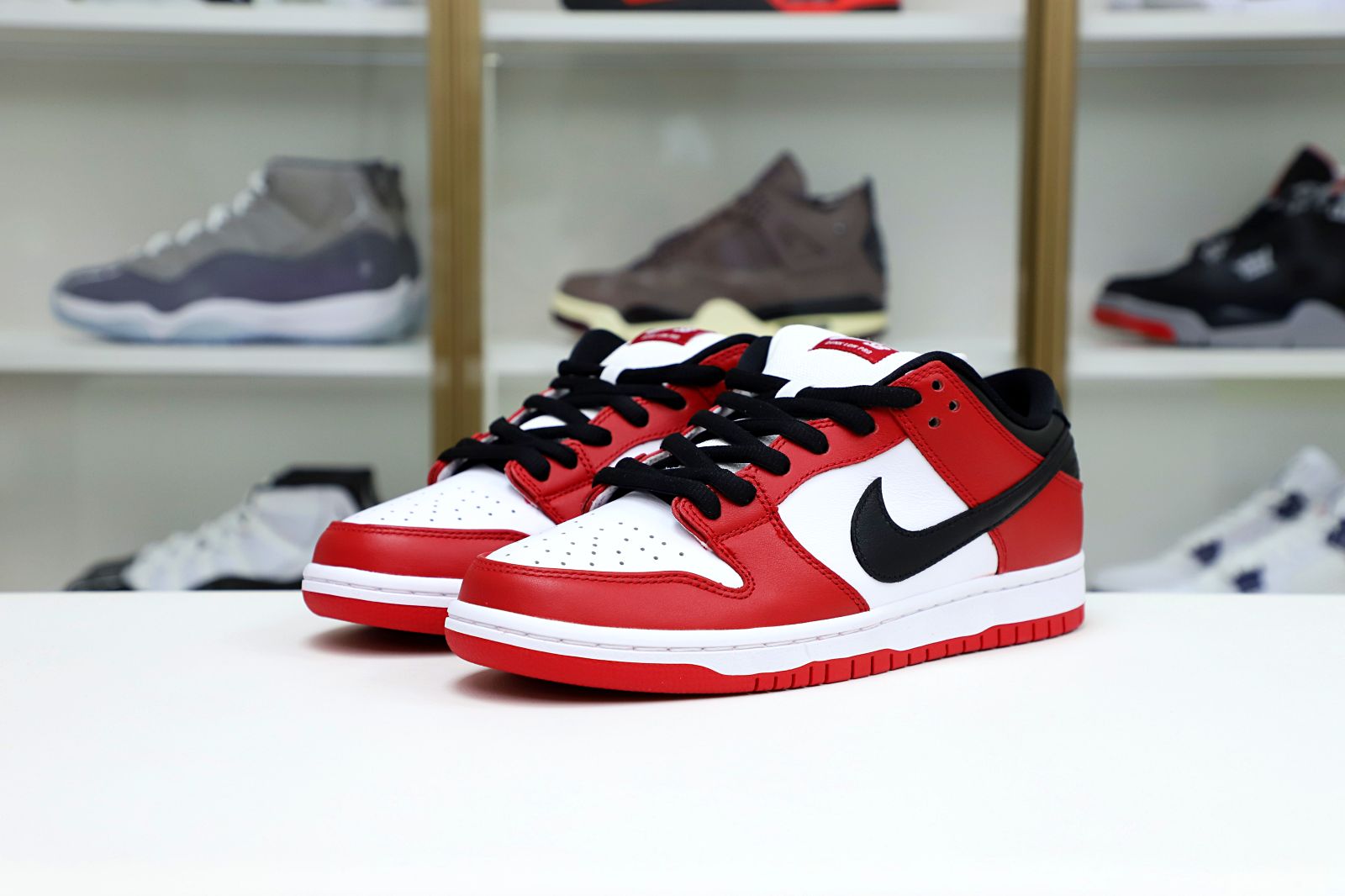 NIKE SB DUNK LOW “CHICAGO”