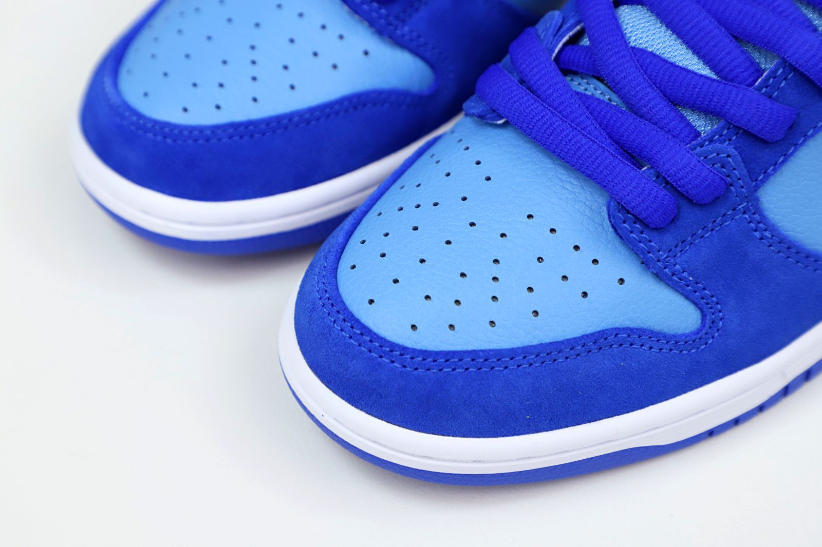 NIKE SB DUNK LOW BLUE RASPBERRY