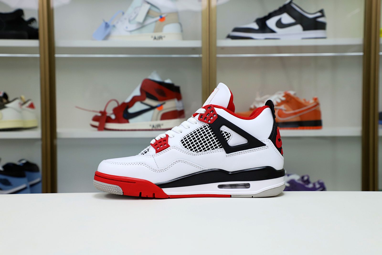 AIR JORDAN 4 RETRO 