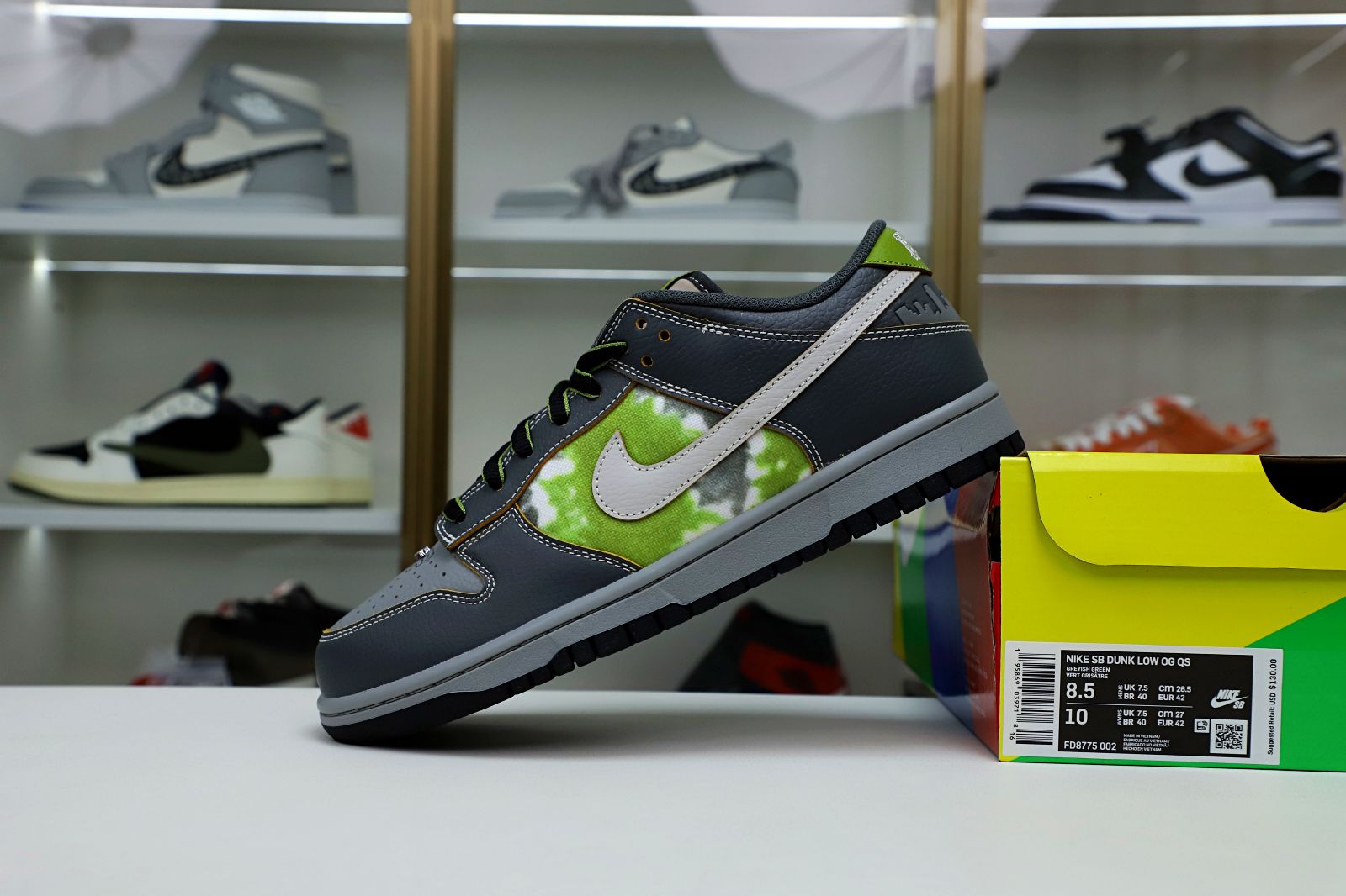 HUF NIKE SB DUNK LOW FRIENDS AND FAMILY