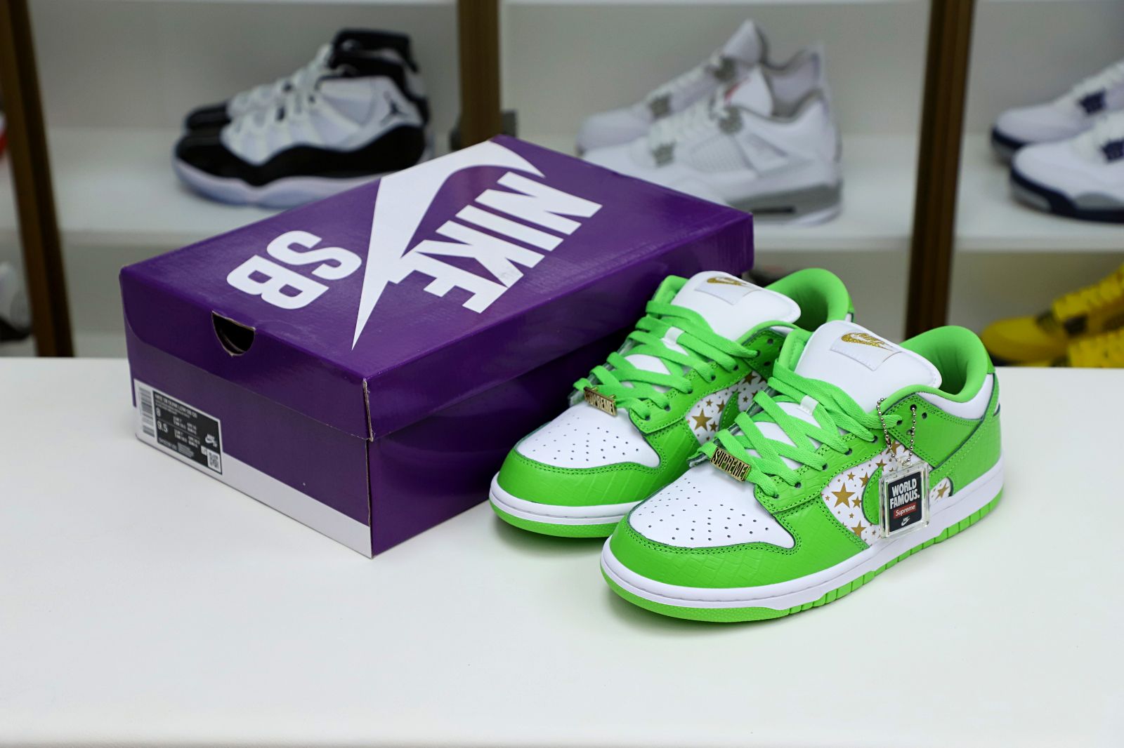Supreme x Nike SB Dunk Low "Mean Green"