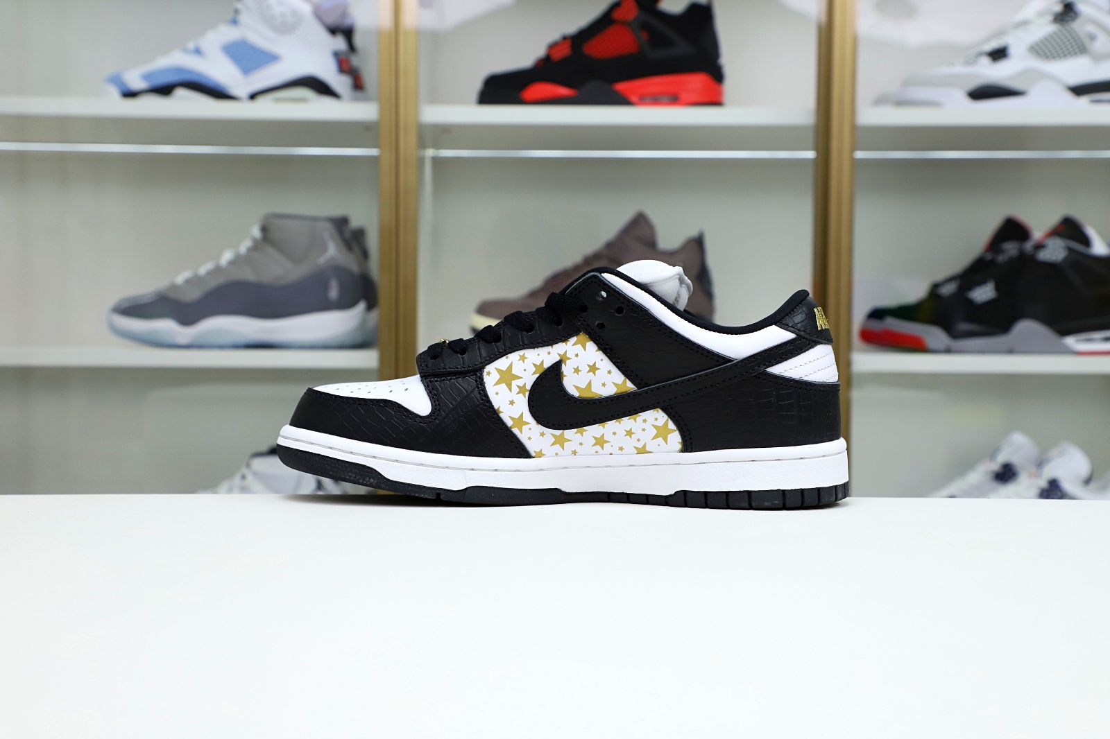 Supreme x Nike SB Dunk Low "Black Stars