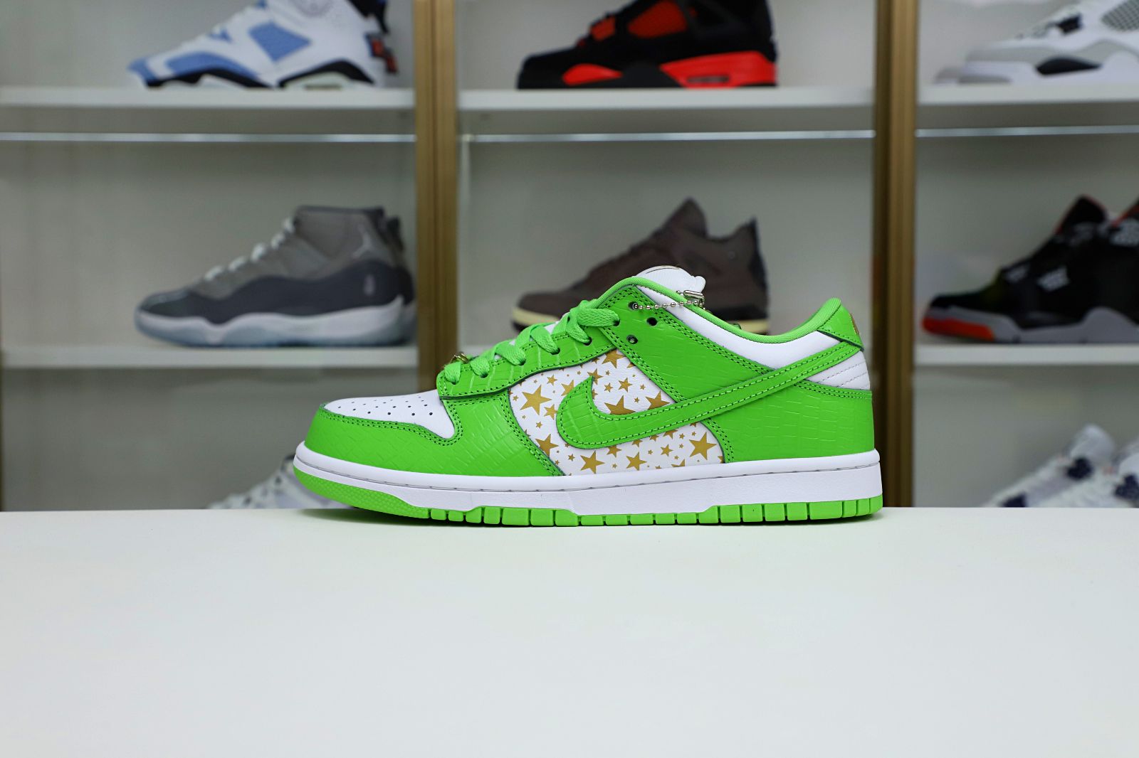 Supreme x Nike SB Dunk Low "Mean Green"