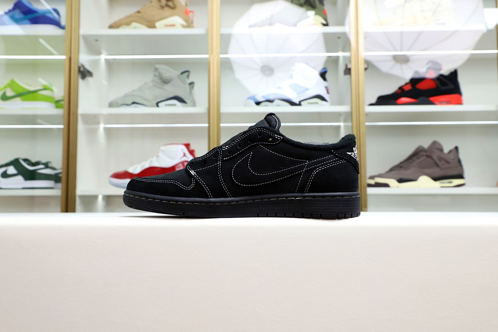 TRAVIS SCOTT X NIKE AIR JORDAN 1 LOW OG “BLACK/PHANTOM”