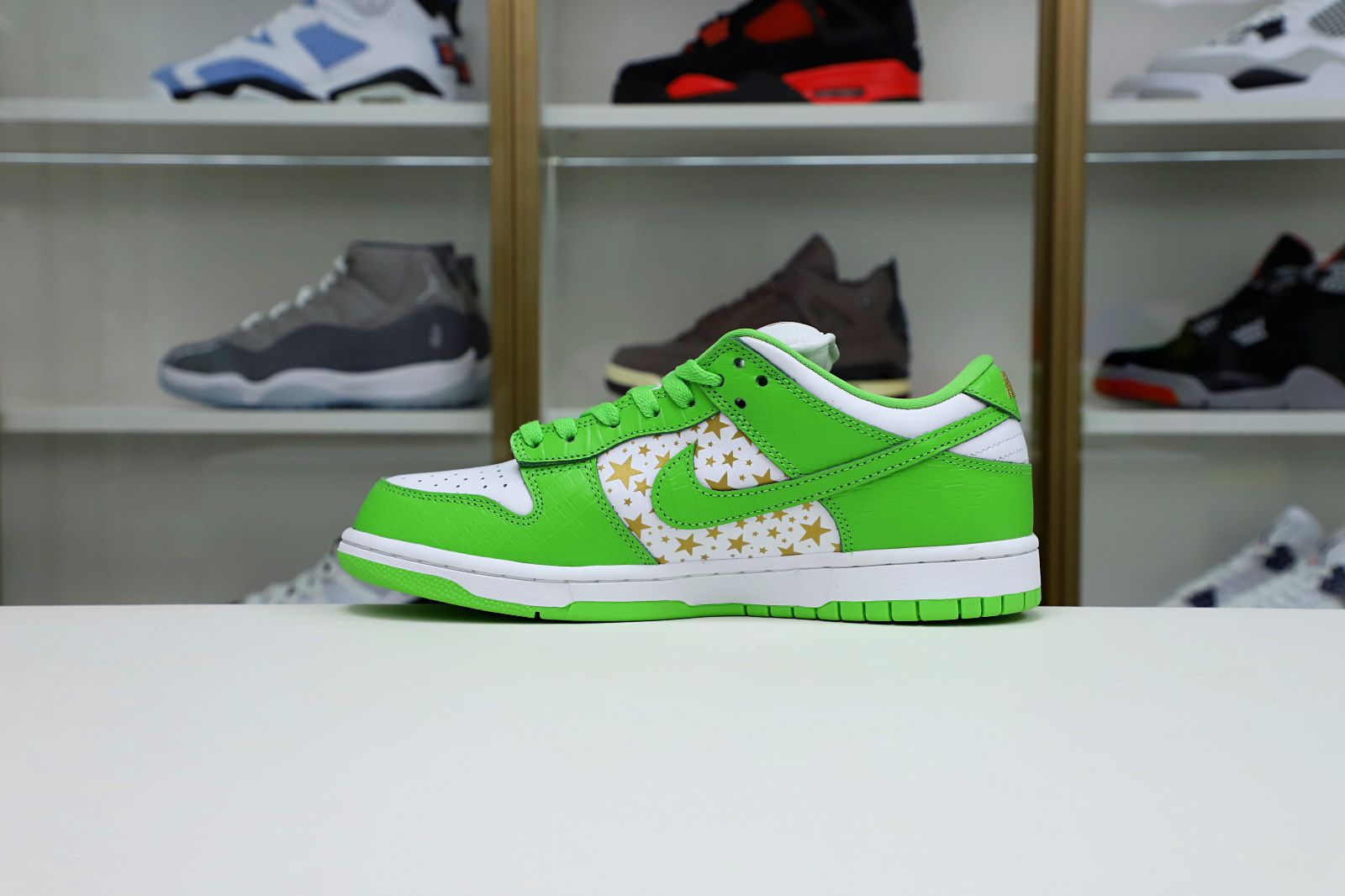 Supreme x Nike SB Dunk Low "Mean Green"