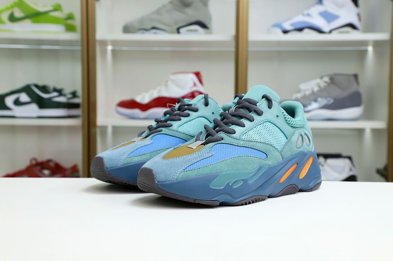 Yeezy boost 700 "Faded