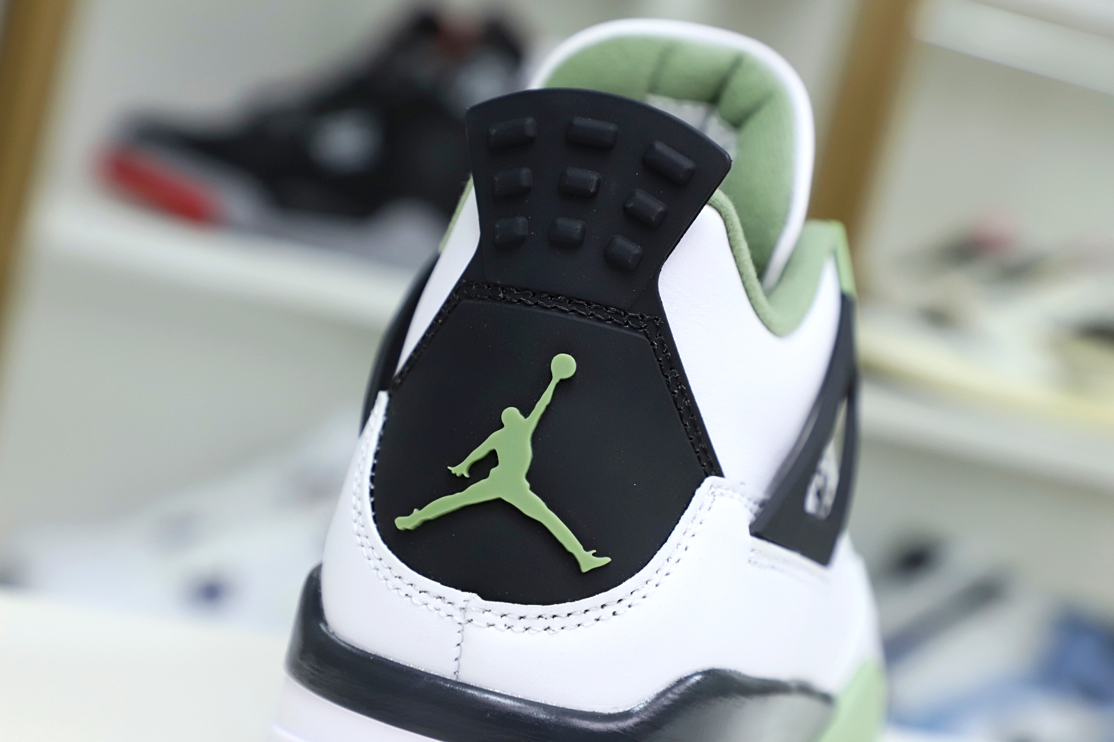 AIR JORDAN 4 "SEAFOAM"