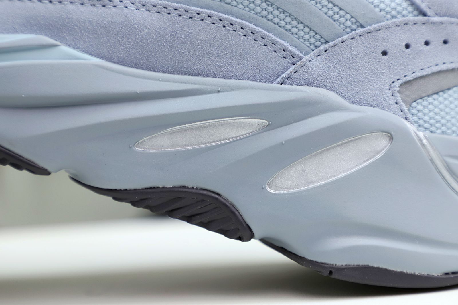 Yeezy boost 700 v2 hospita blue