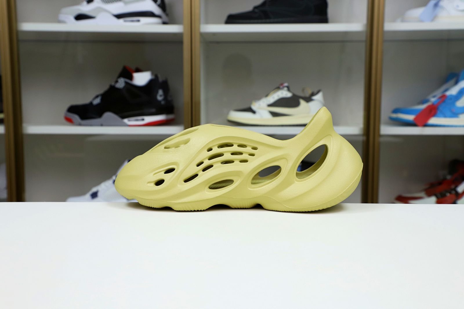 Yeezy Foam Runner "Sulfur"