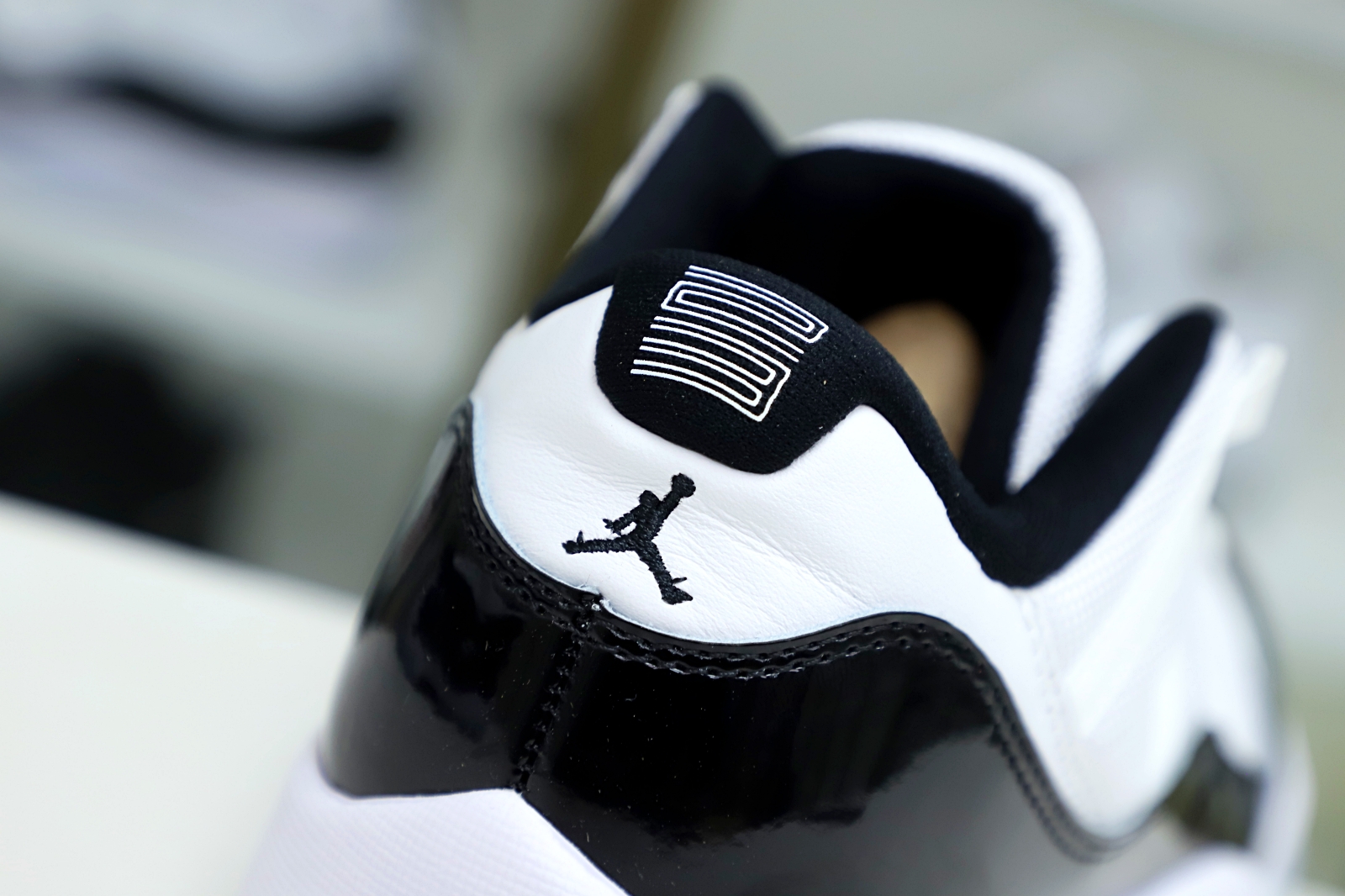 AIR JORDAN 11 RETRO LOW CONCORD