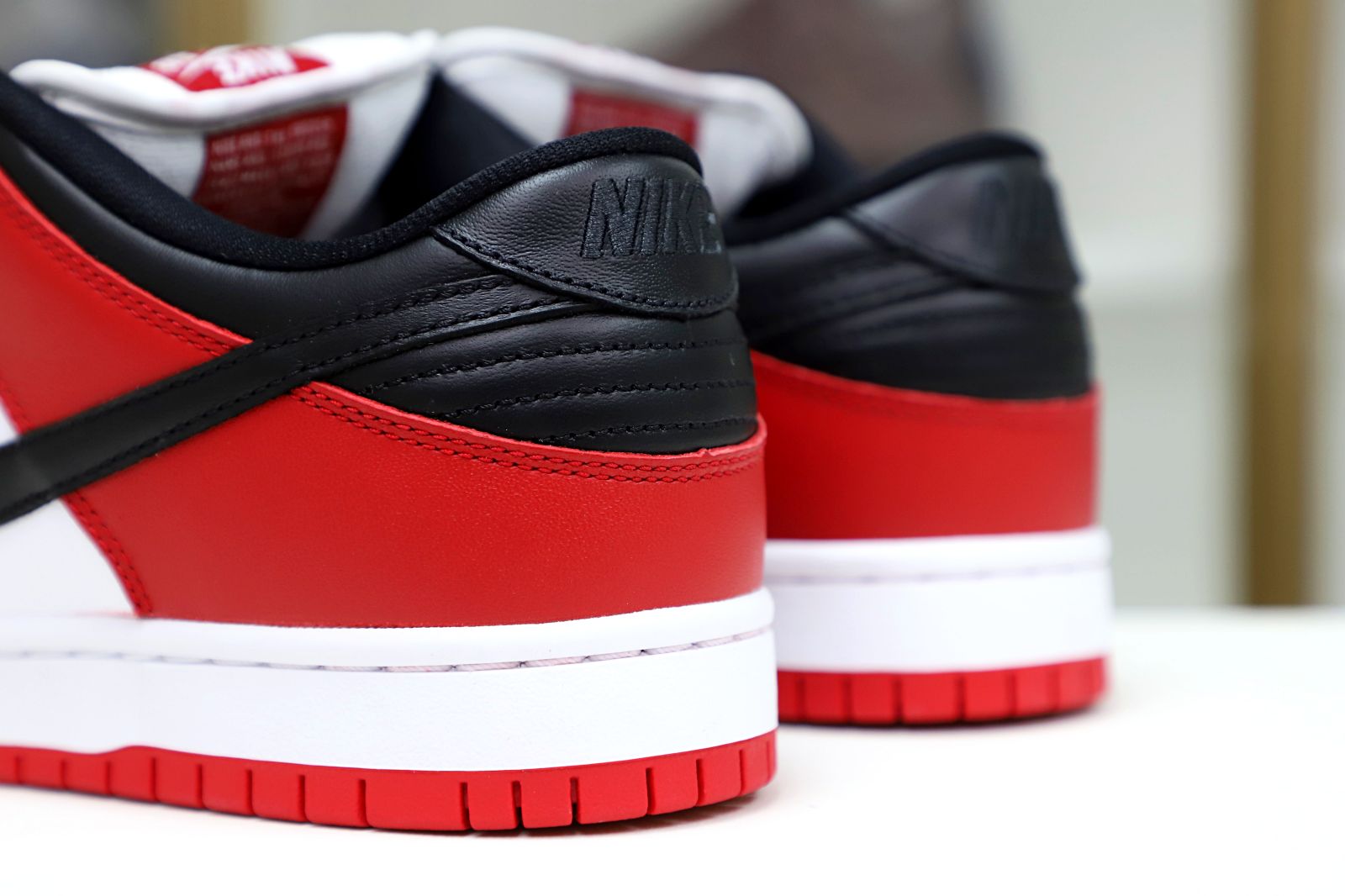 NIKE SB DUNK LOW “CHICAGO”