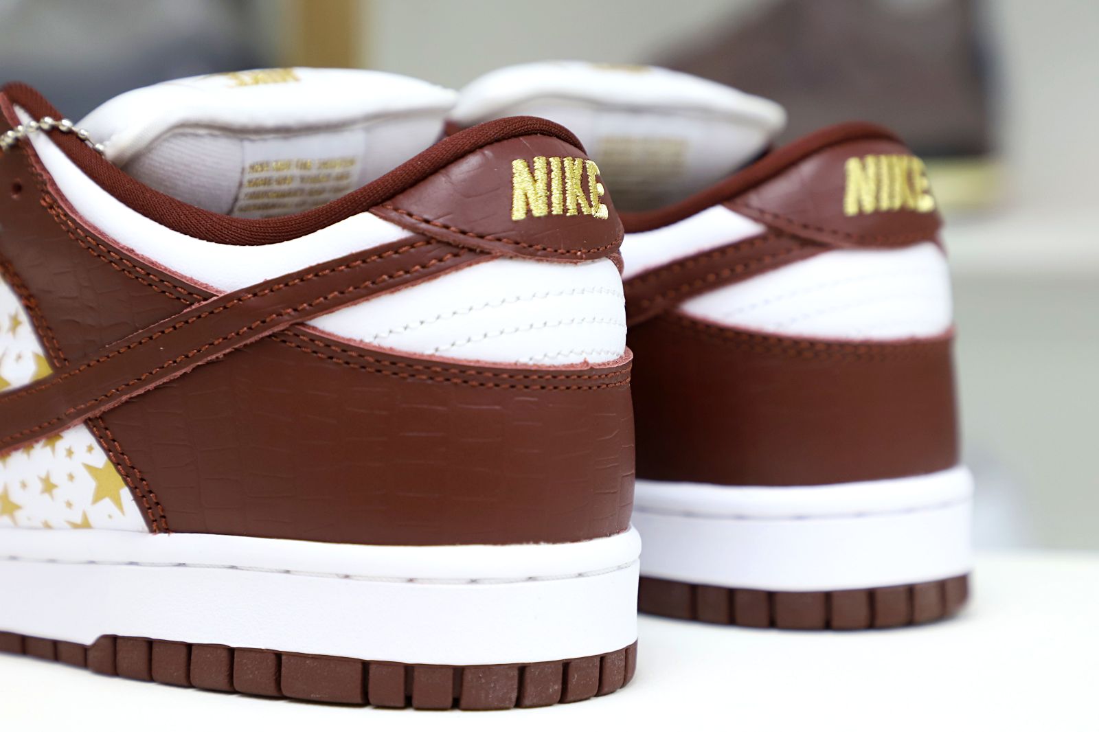 Supreme x Nike SB Dunk Low "Barkroot Brown"