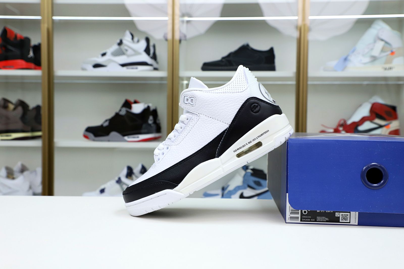 FRAGMENT DESIGN X AIR JORDAN 3 RETRO SP 