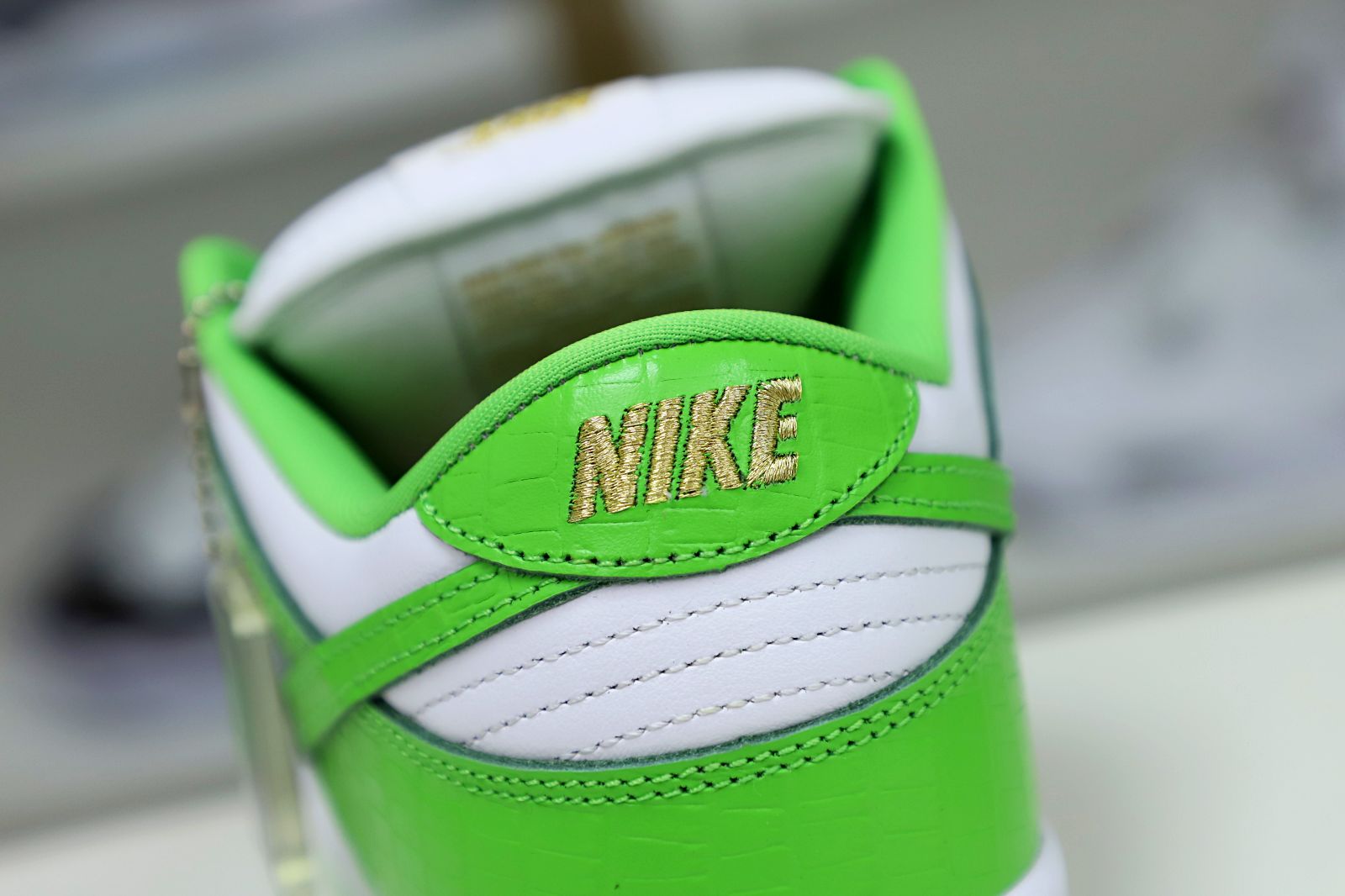 Supreme x Nike SB Dunk Low "Mean Green"