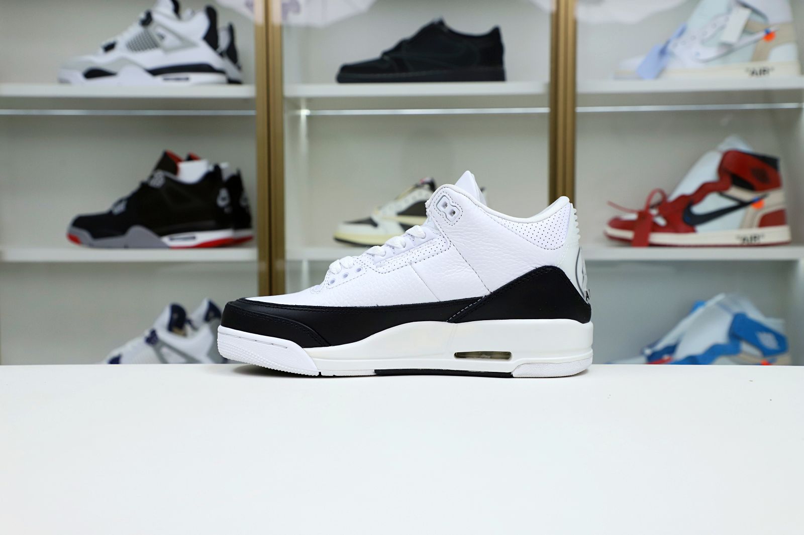 FRAGMENT DESIGN X AIR JORDAN 3 RETRO SP 