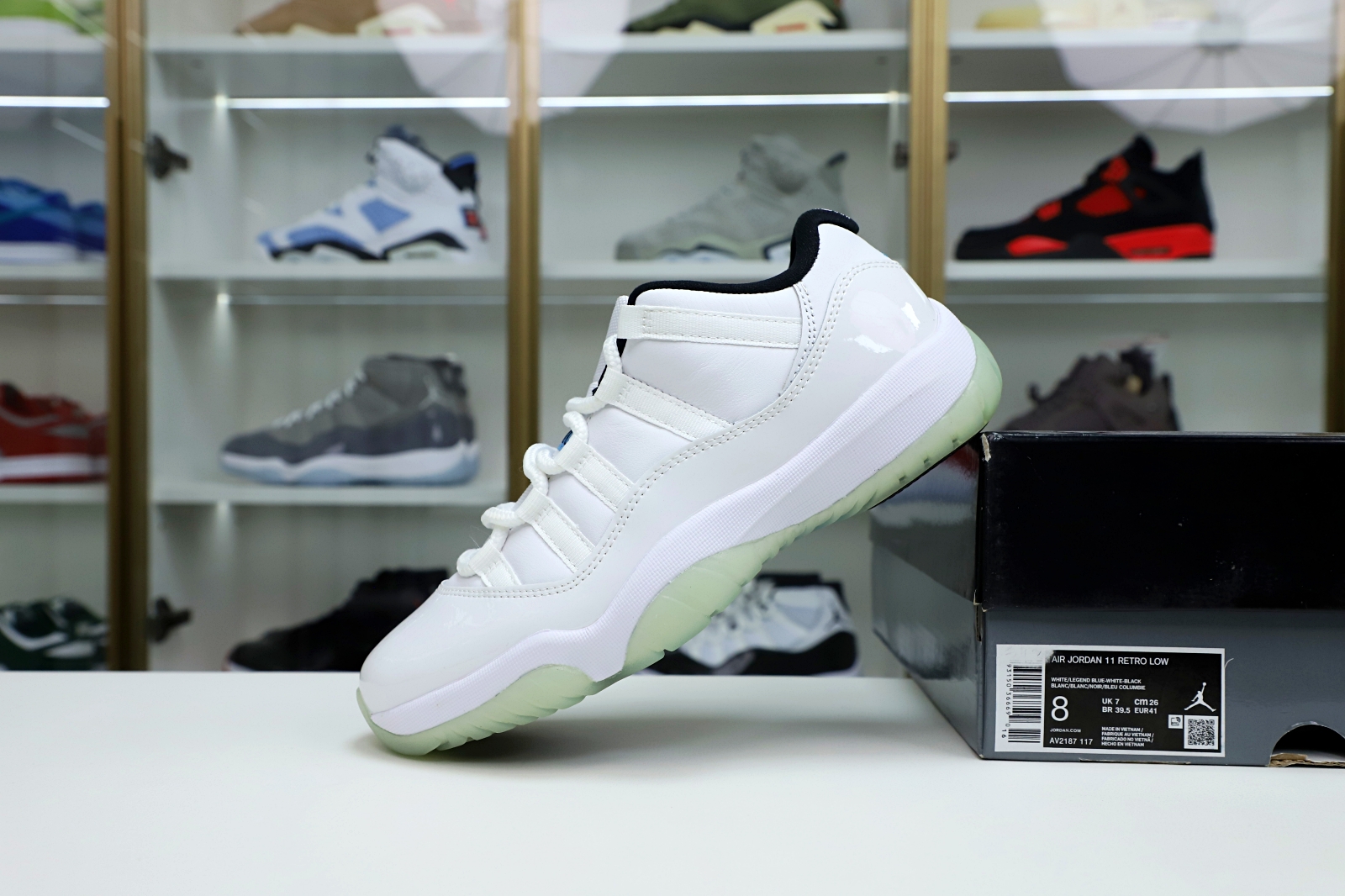 AIR JORDAN 11 RETRO LOW LEGEND BLUE