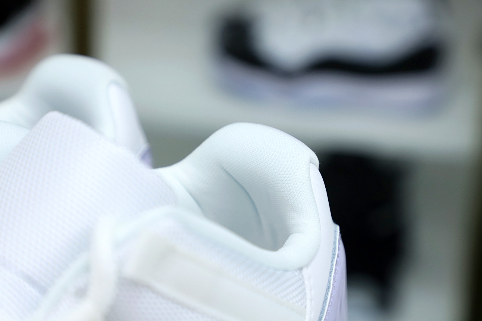 AIR JORDAN 11 LOW PURE VIOLET