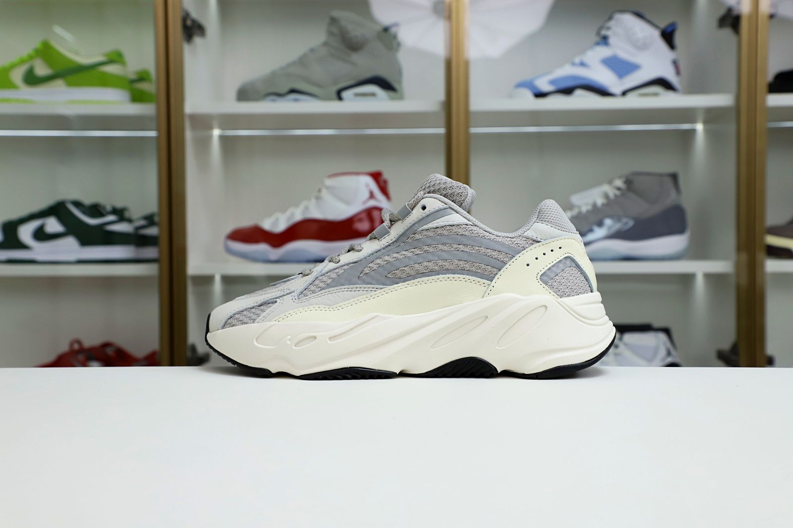 YEEZY BOOST 700 V2 