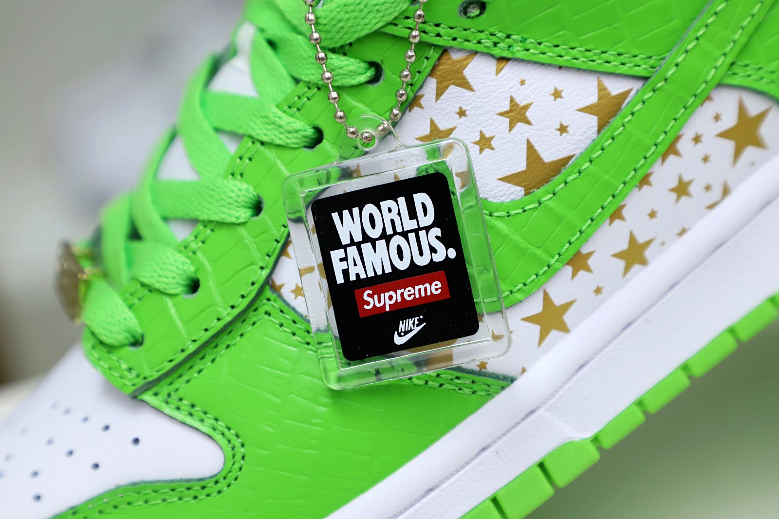 Supreme x Nike SB Dunk Low "Mean Green"