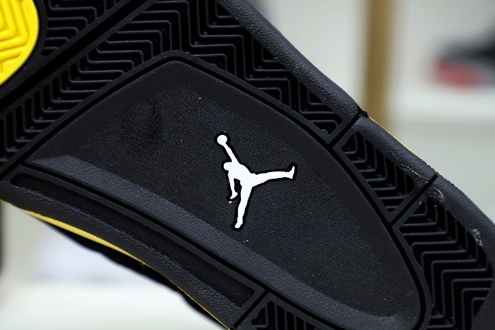 Jordan Air Jordan4 thunder 2023