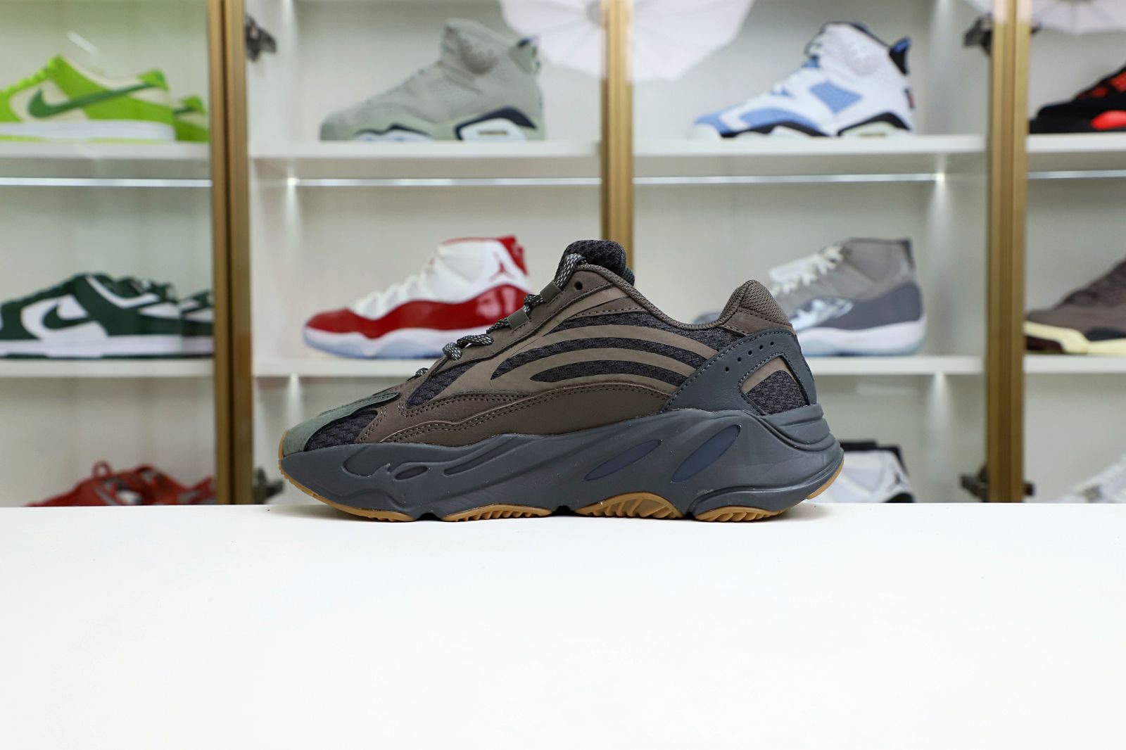 Yeezy boost 700 V2 "Geode"