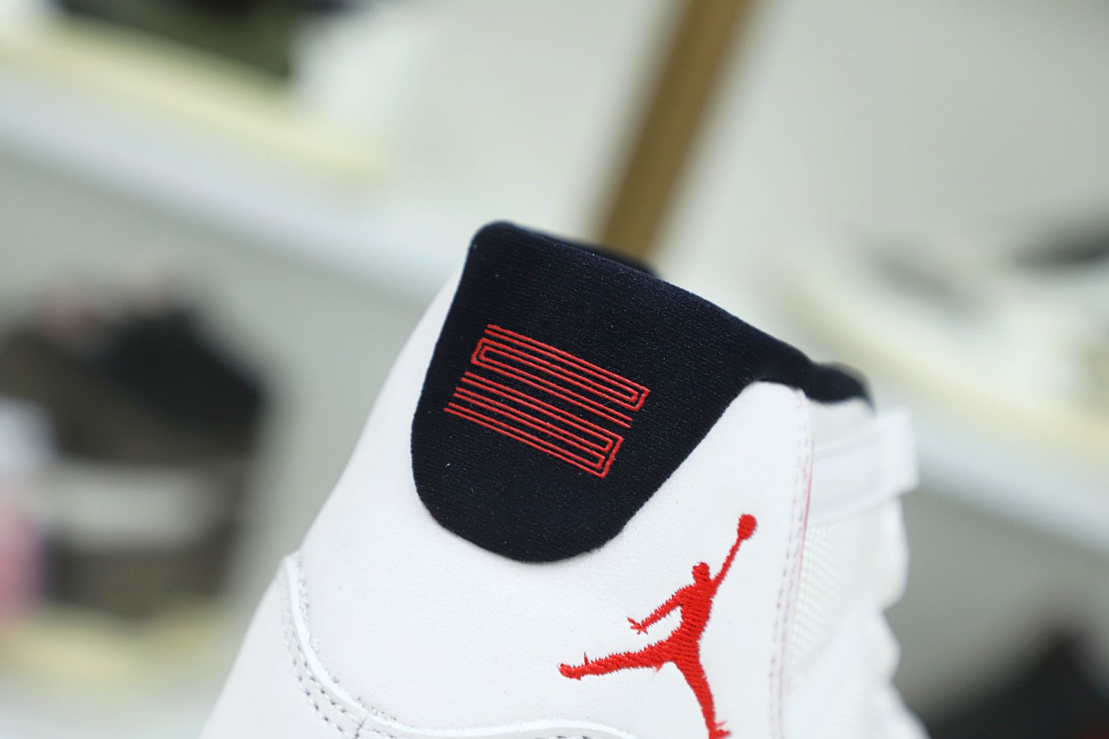 AIR JORDAN 11 XI RETRO PLATINUM TINT