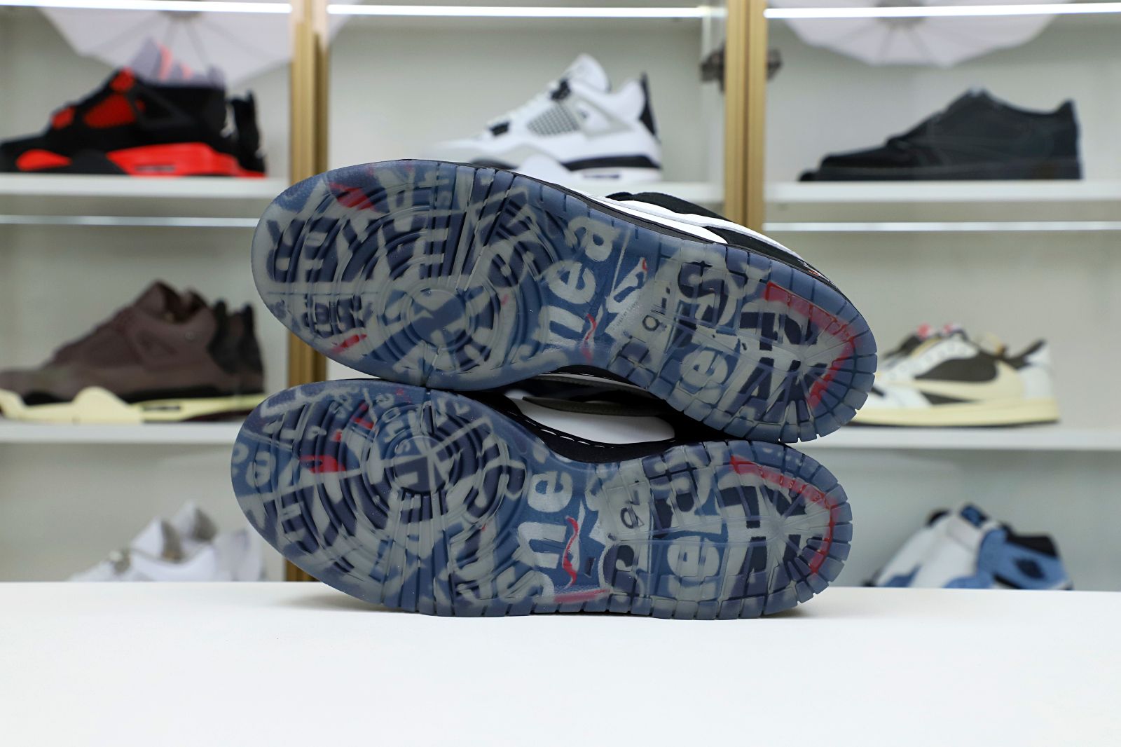 NIKE SB DUNK LOW STAPLE PANDA PIGEON (REGULAR BOX)