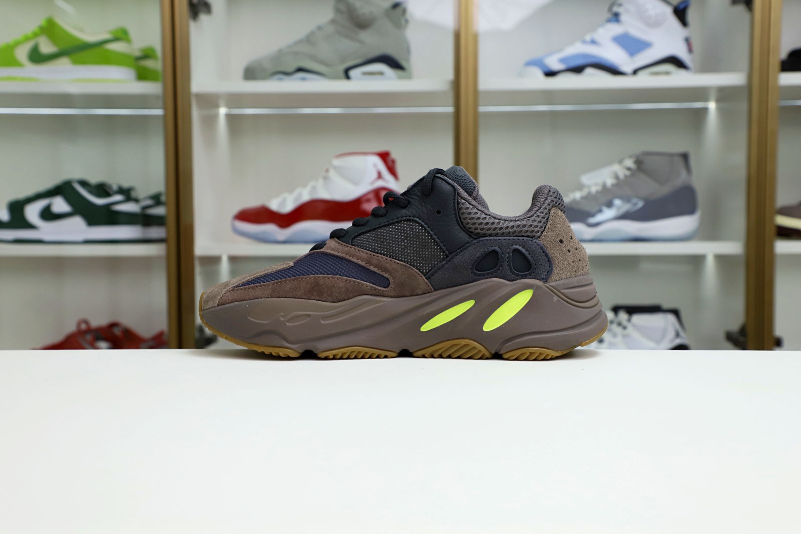 YEEZY BOOST 700 