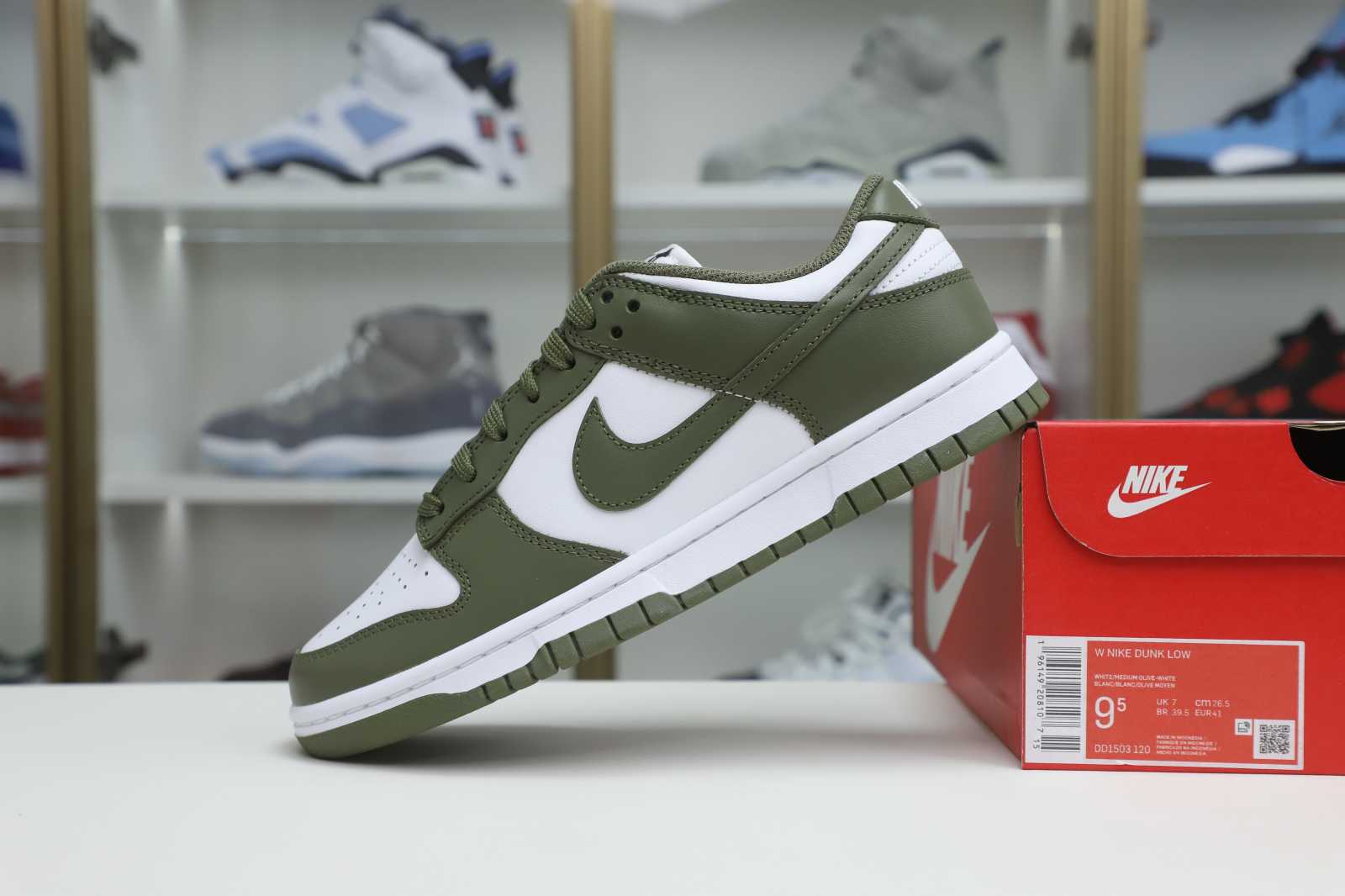 Nike Dunk Low "Medium Olive"