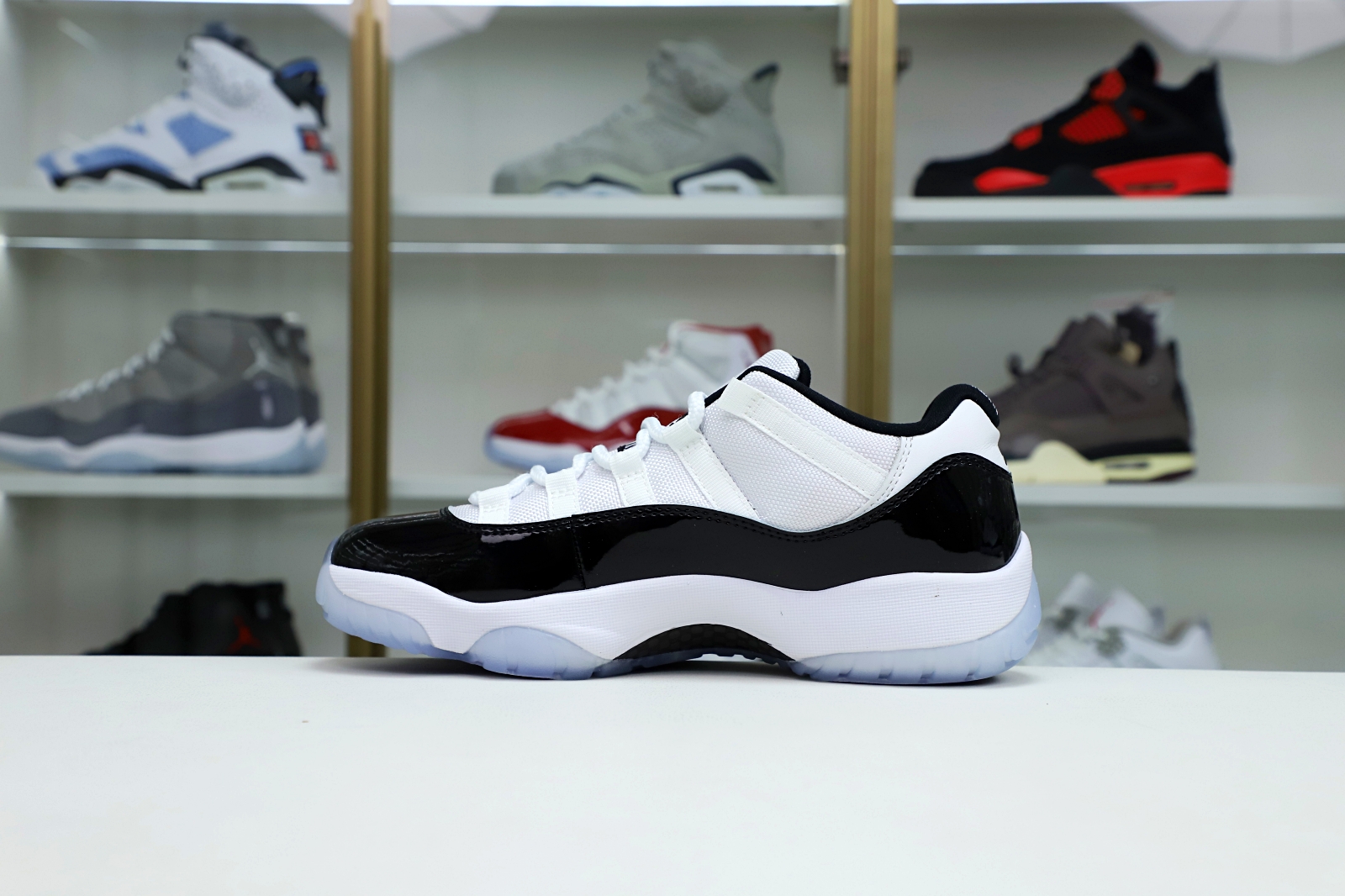 AIR JORDAN 11 RETRO LOW CONCORD