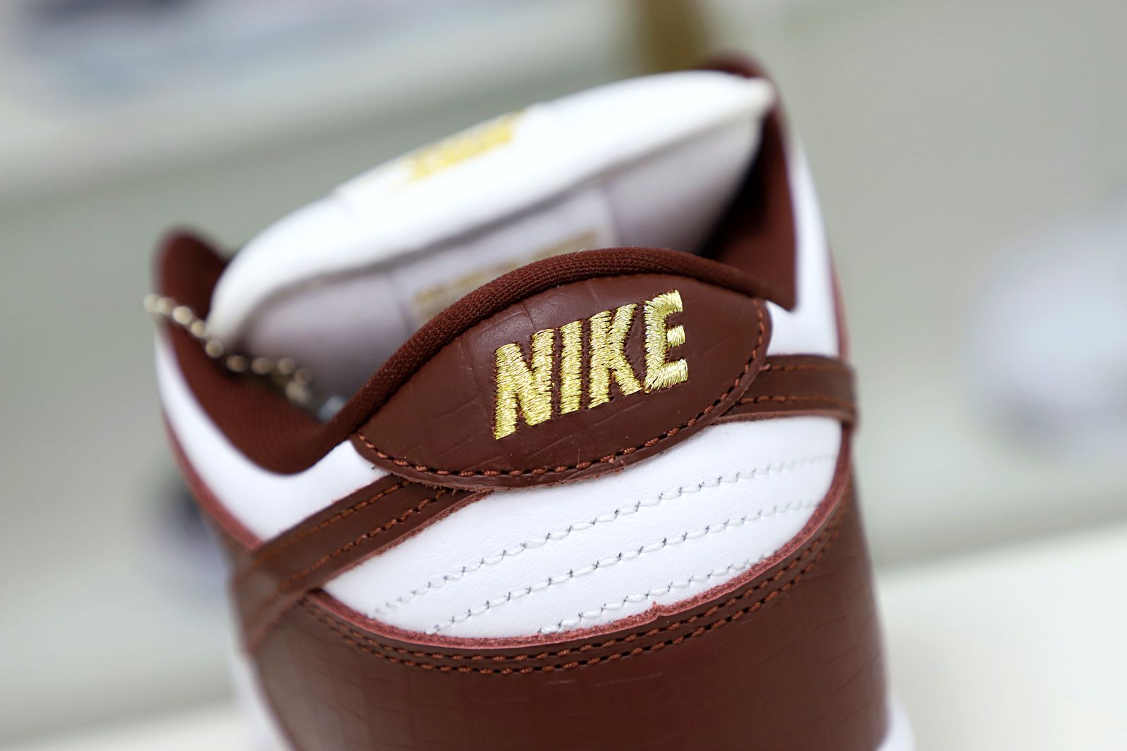 Supreme x Nike SB Dunk Low "Barkroot Brown"