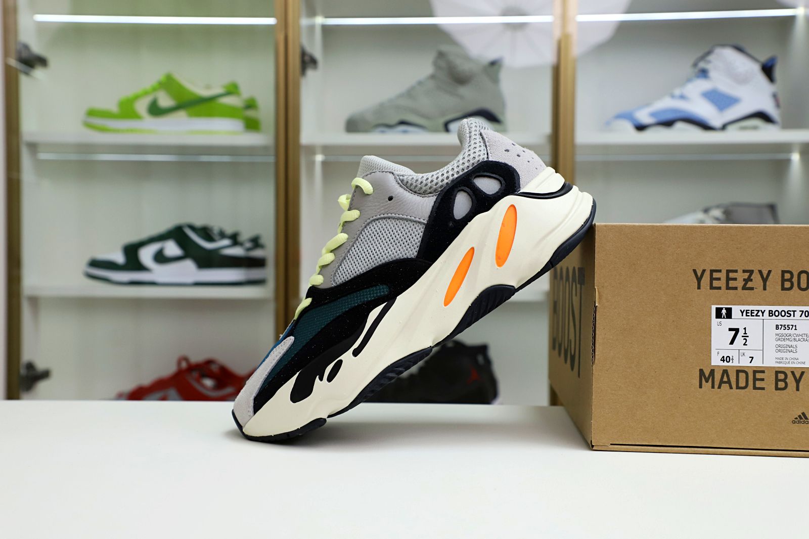 YEEZY BOOST 700 