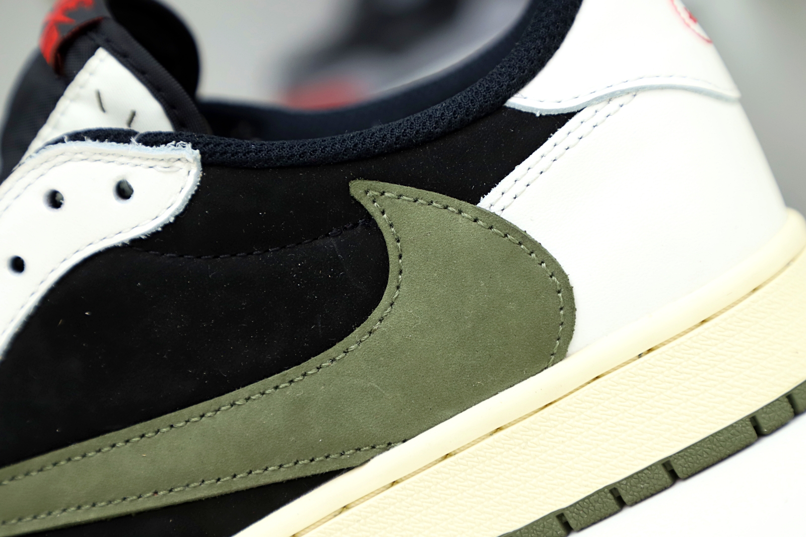 TRAVIS SCOTT X NIKE AIR JORDAN 1 LOW OG “Olive”