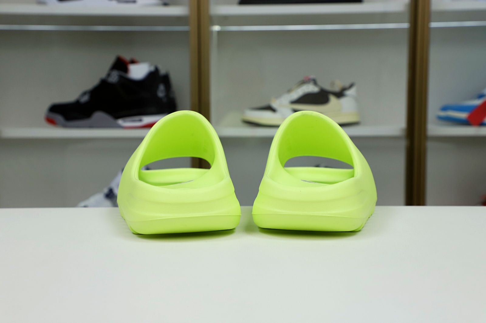 Yeezy Slide "glow green" HQ6447