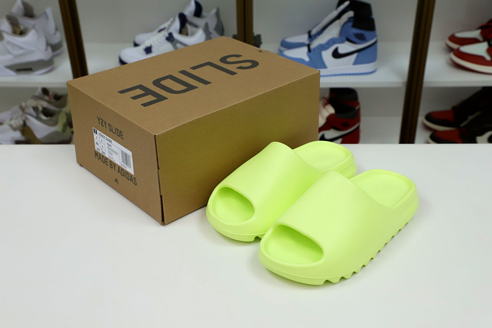 Yeezy Slide "glow green" HQ6447