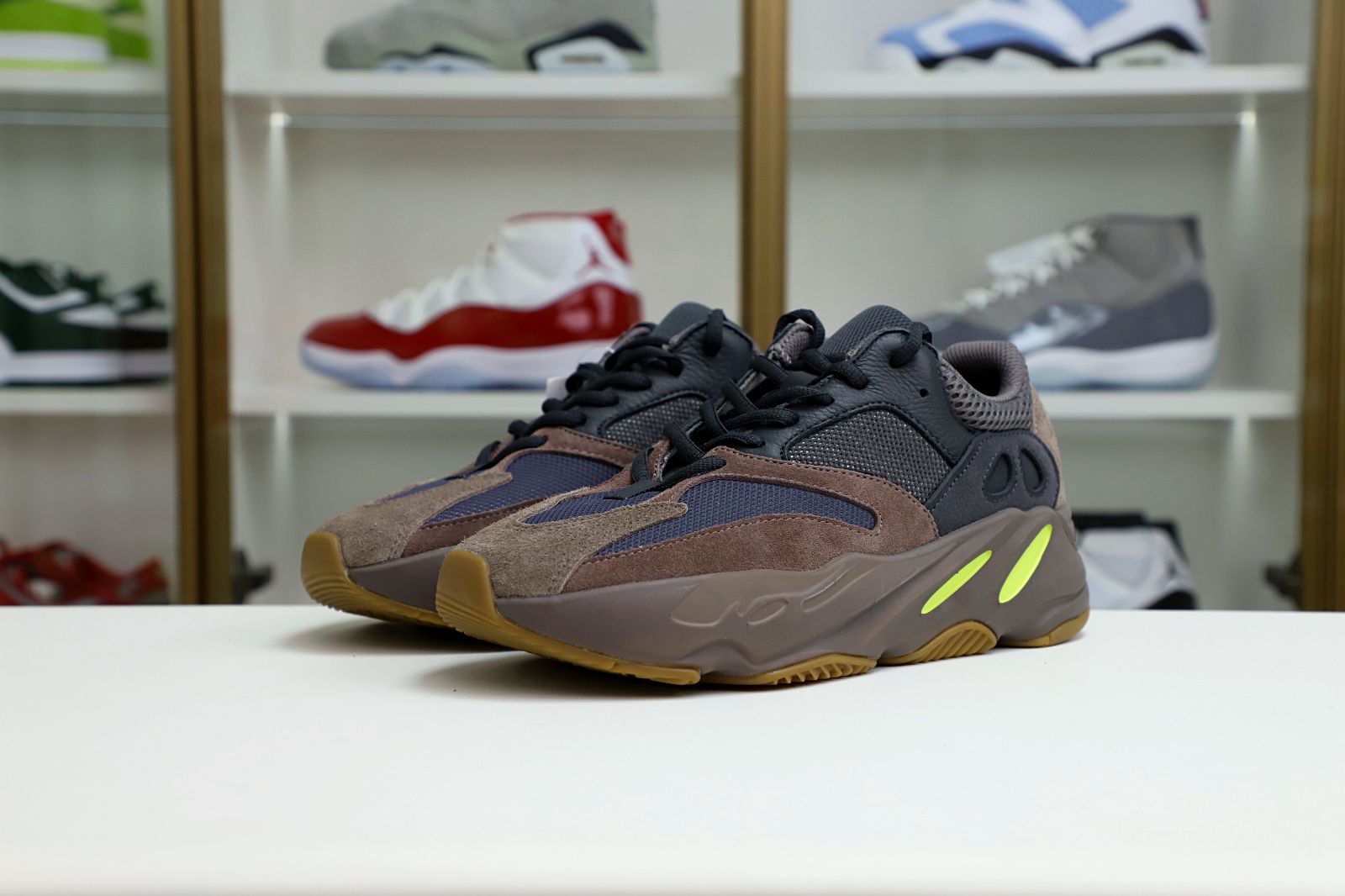 YEEZY BOOST 700 