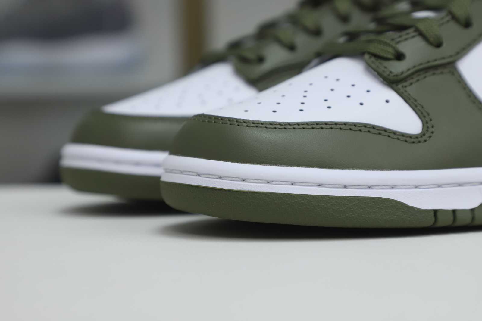 Nike Dunk Low "Medium Olive"