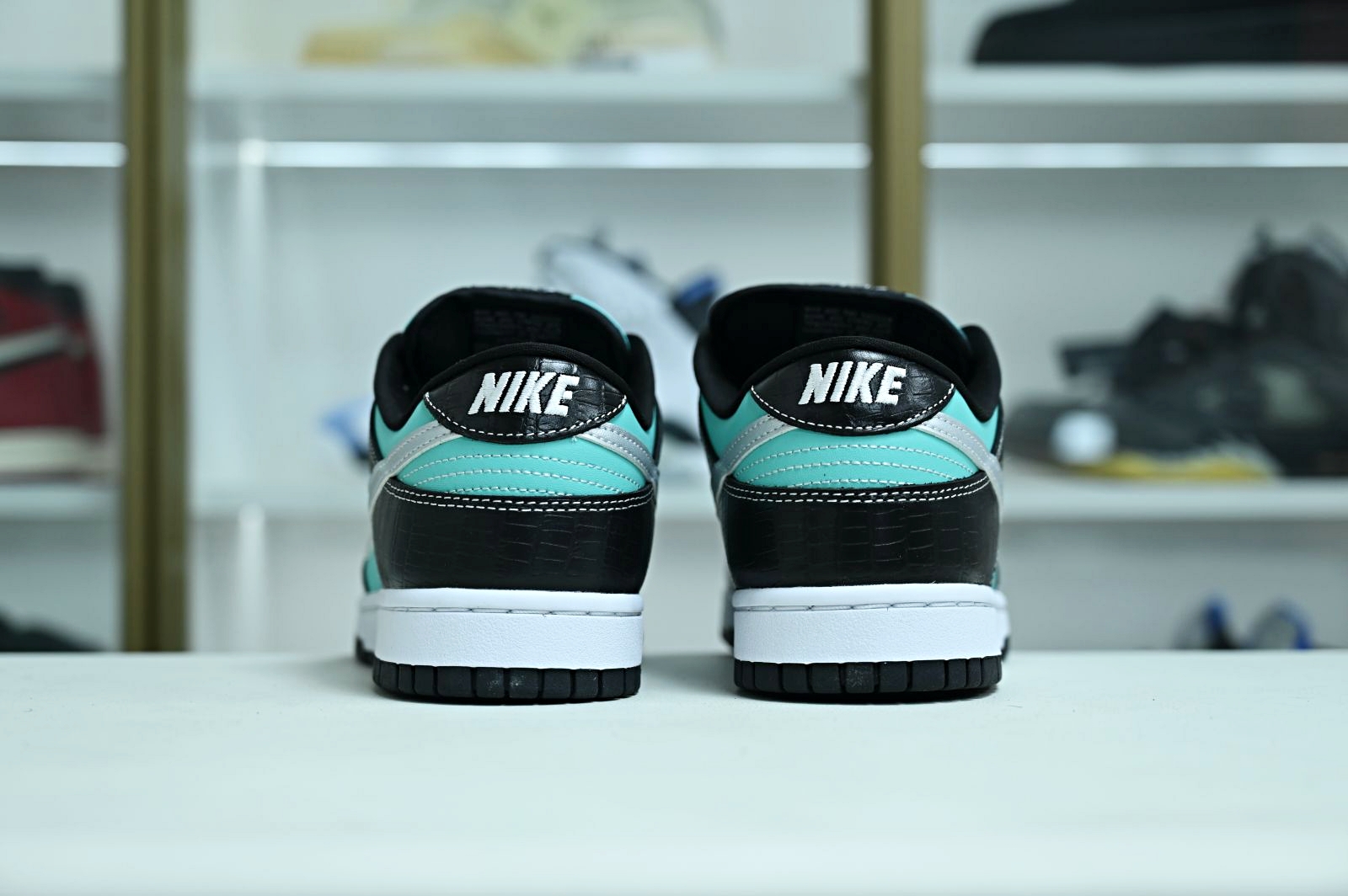 Nike Dunk SB Low Diamond Supply Co.Tiffany