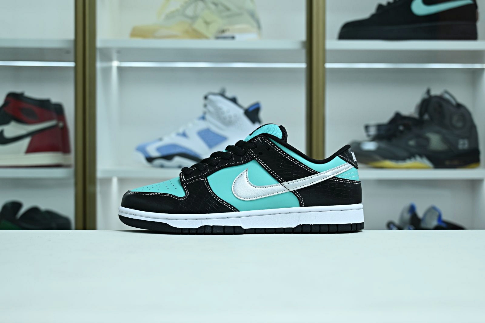 Nike Dunk SB Low Diamond Supply Co.Tiffany