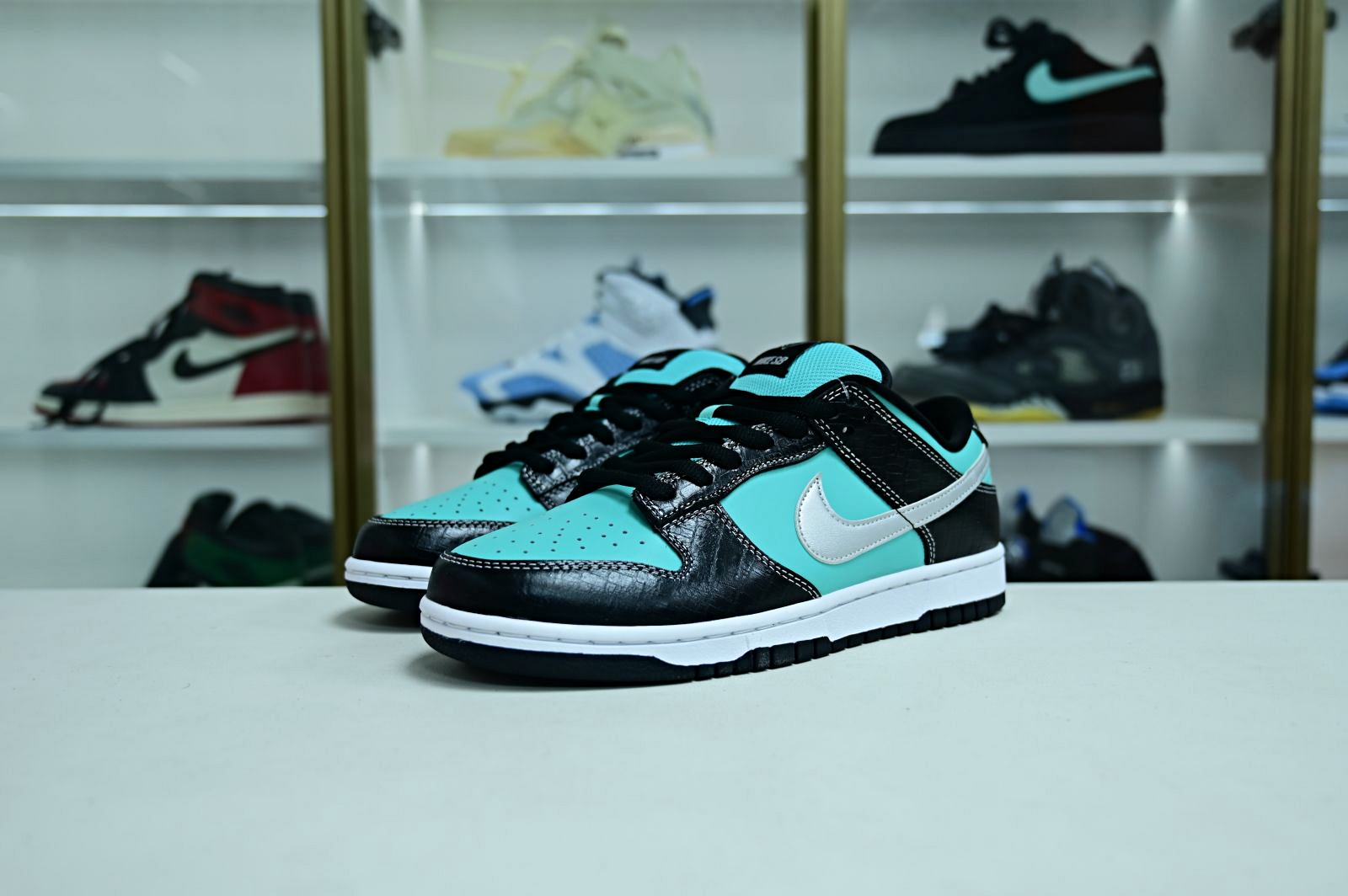 Nike Dunk SB Low Diamond Supply Co.Tiffany