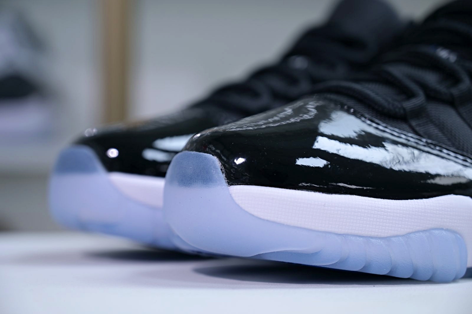 Air Jordan 11 Low "Space Jam"