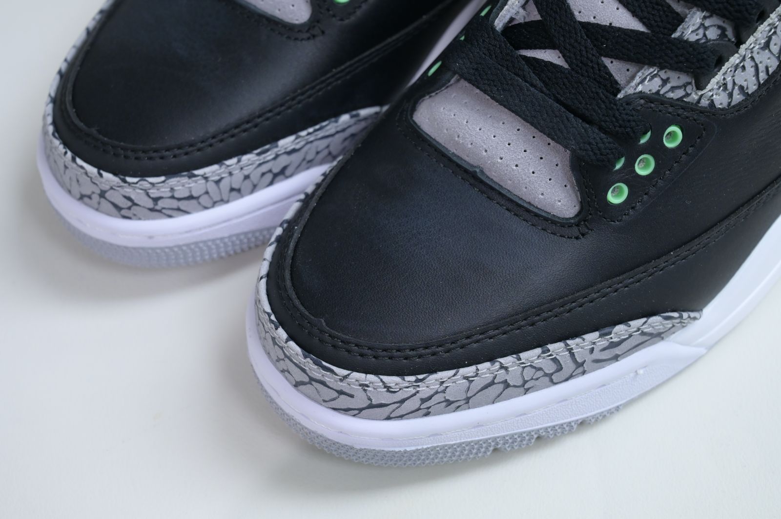 Air Jordan 3 Green Glow