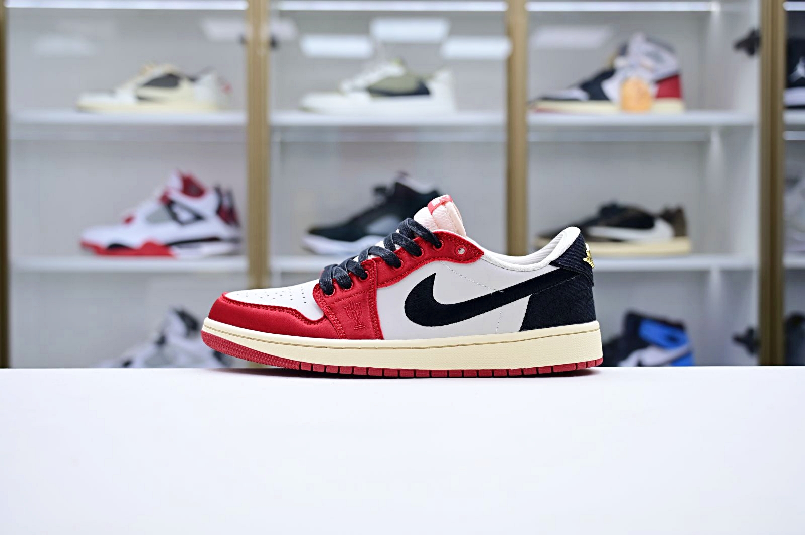 Trophy Room x Jordan Air Jordan 1 Low OG “Away”