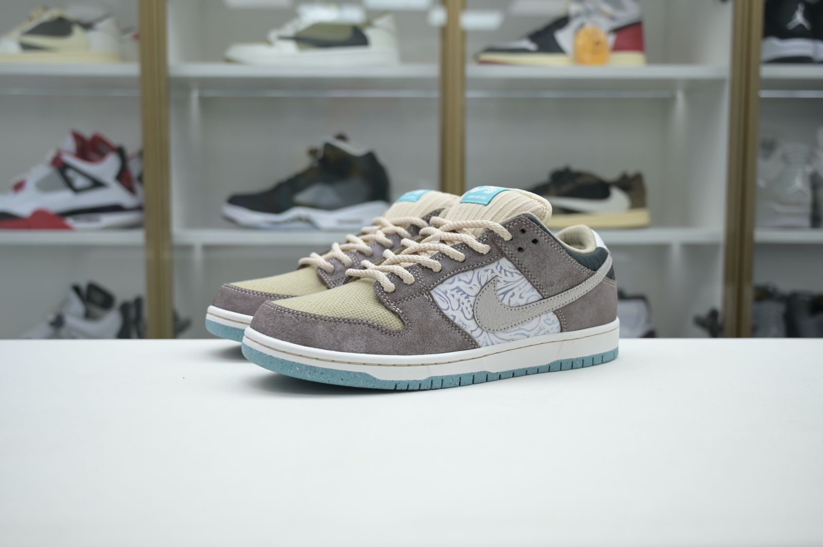 Nike SB Dunk Low"Big Money Savings"