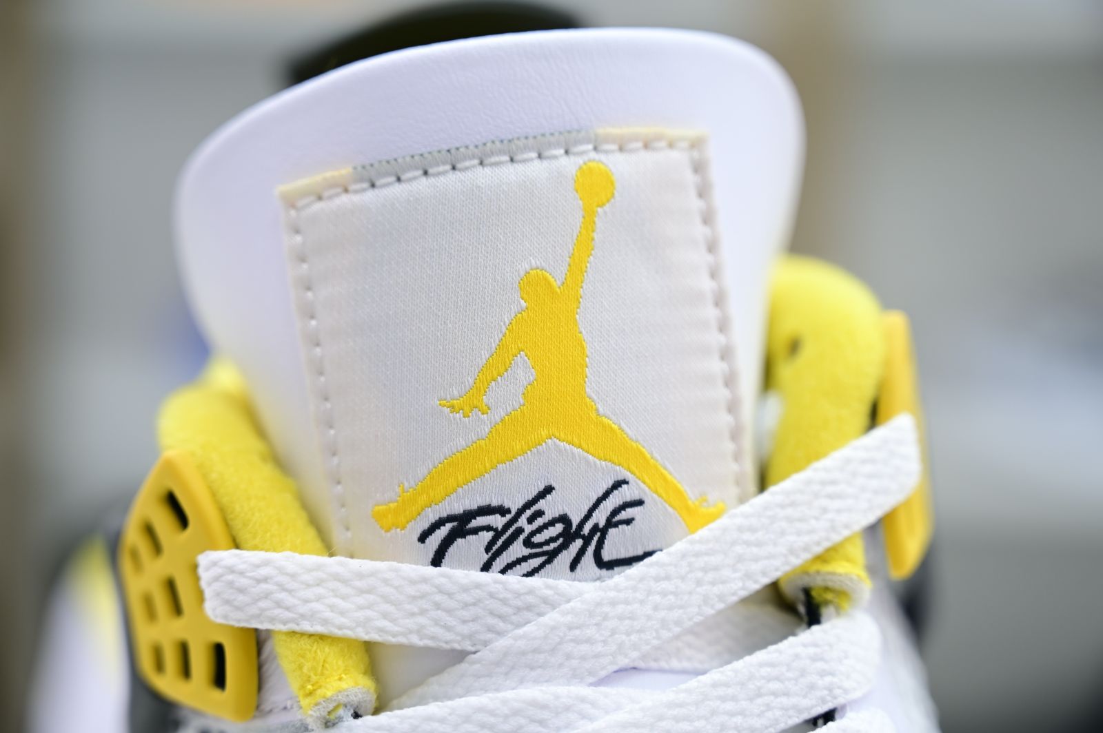 Jordan Air Jordan 4 "Vivid Sulfur"