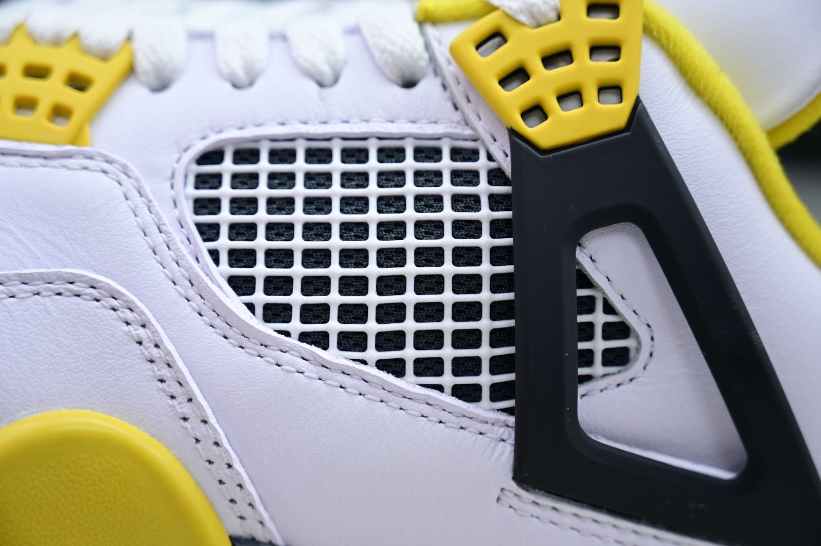 Jordan Air Jordan 4 "Vivid Sulfur"