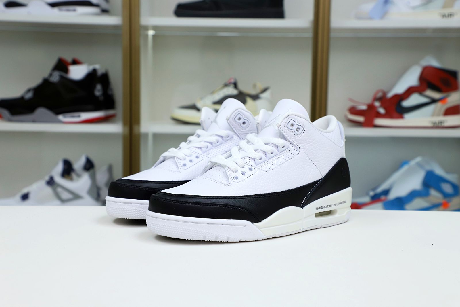 FRAGMENT DESIGN X AIR JORDAN 3 RETRO SP 