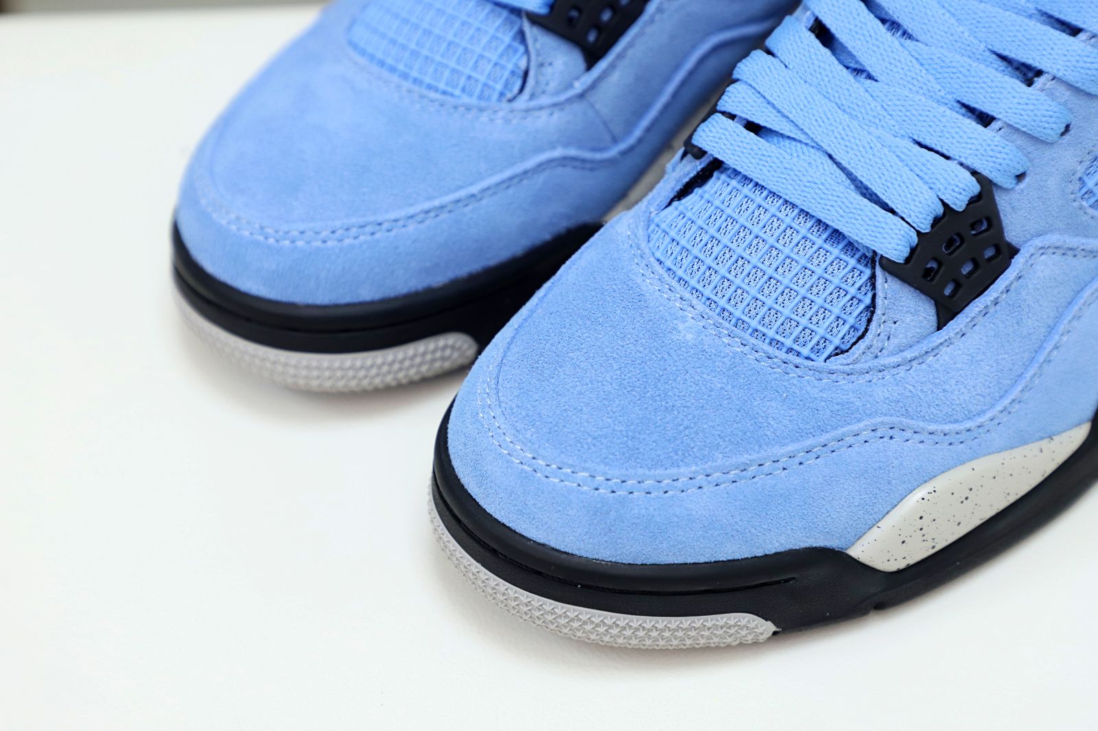 AIR JORDAN 4 UNIVERSITY BLUE