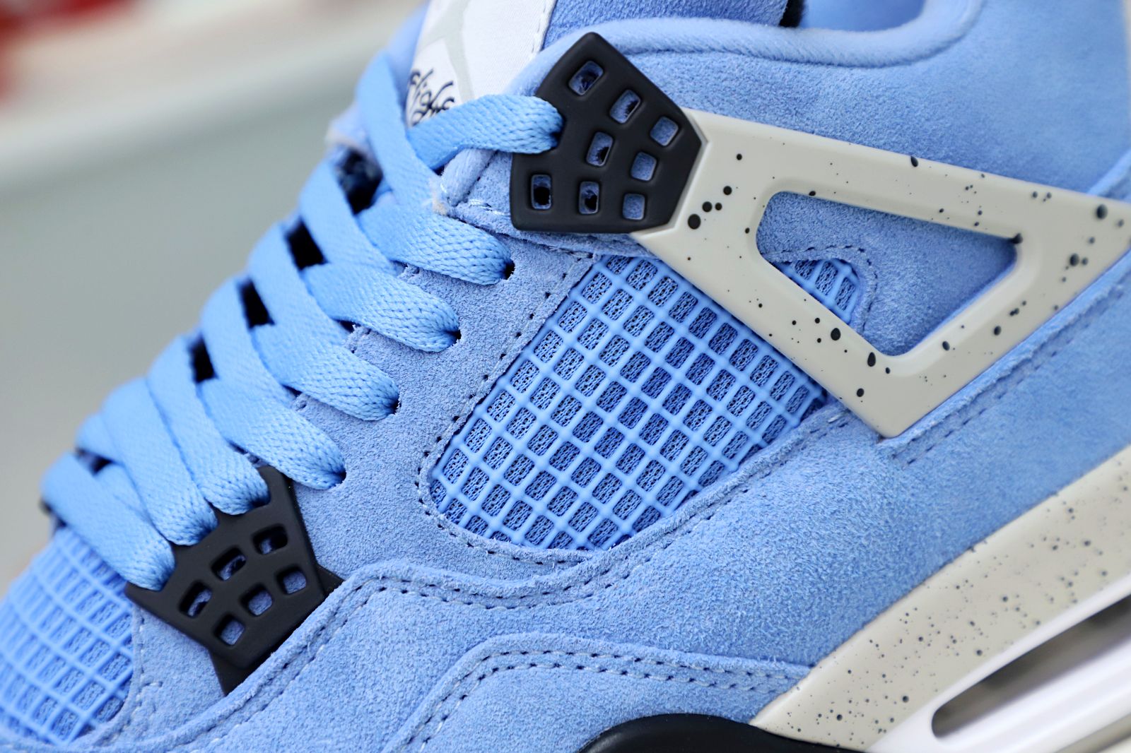 AIR JORDAN 4 UNIVERSITY BLUE